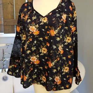 NEW Gorgeous floral entro top